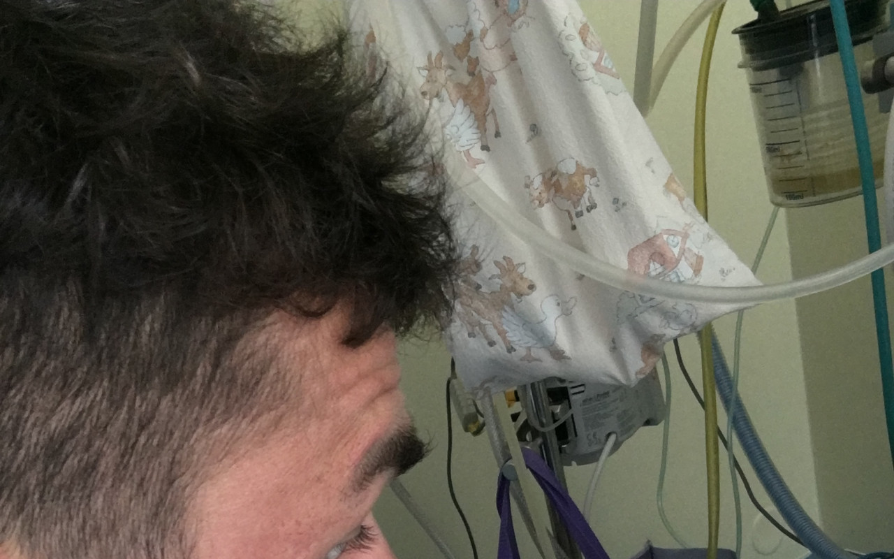 Přispěli jste na koupi auta pro předčasně narozená dvojčátka a jejich malého brášku