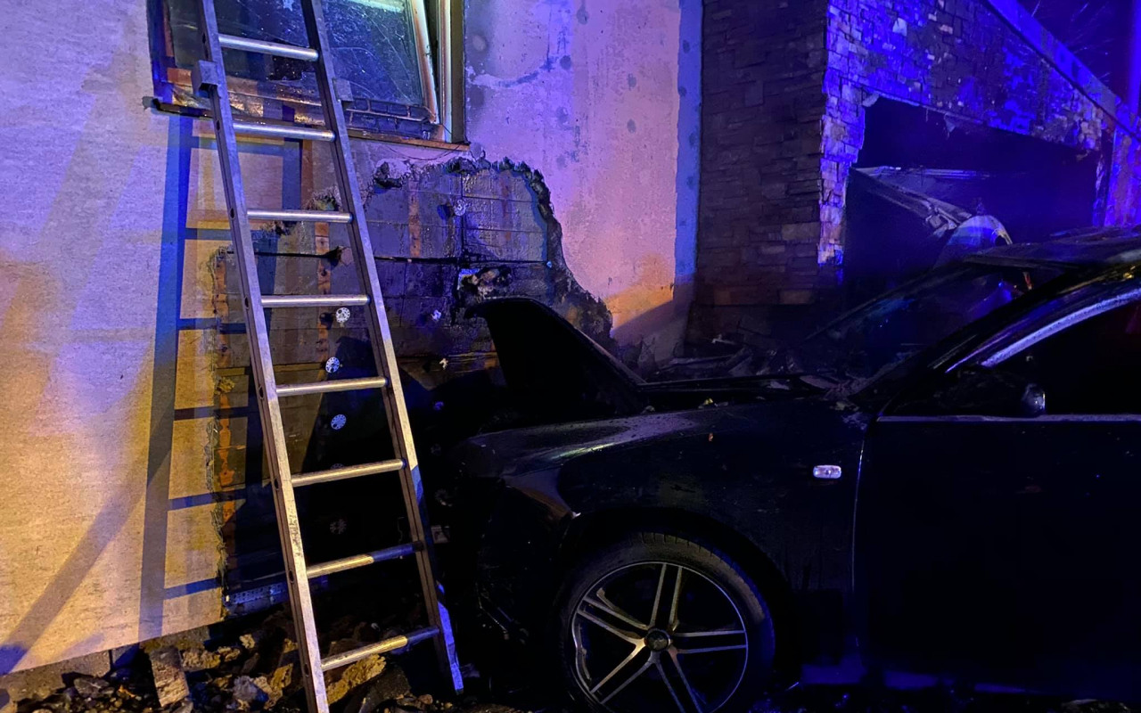 Pomoc rodině, které požár poškodil dům a zničil auto