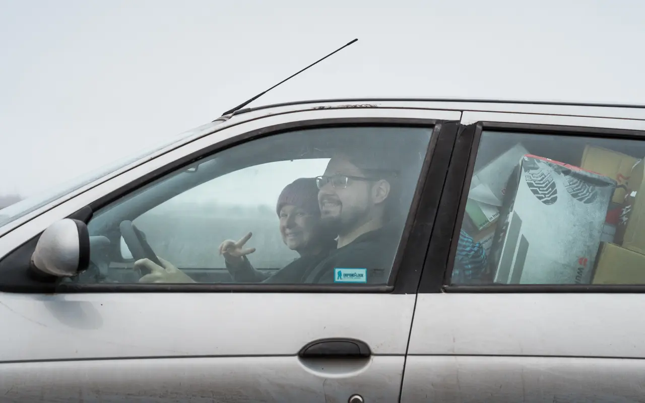 POŠLI AUTA NA UKRAJINU