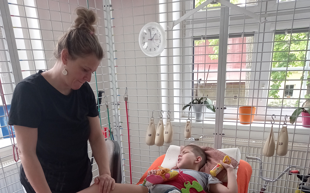 Přispěli jste na Ondráškovy neurorehabilitace, aby rodičům mohl dál dělat radost