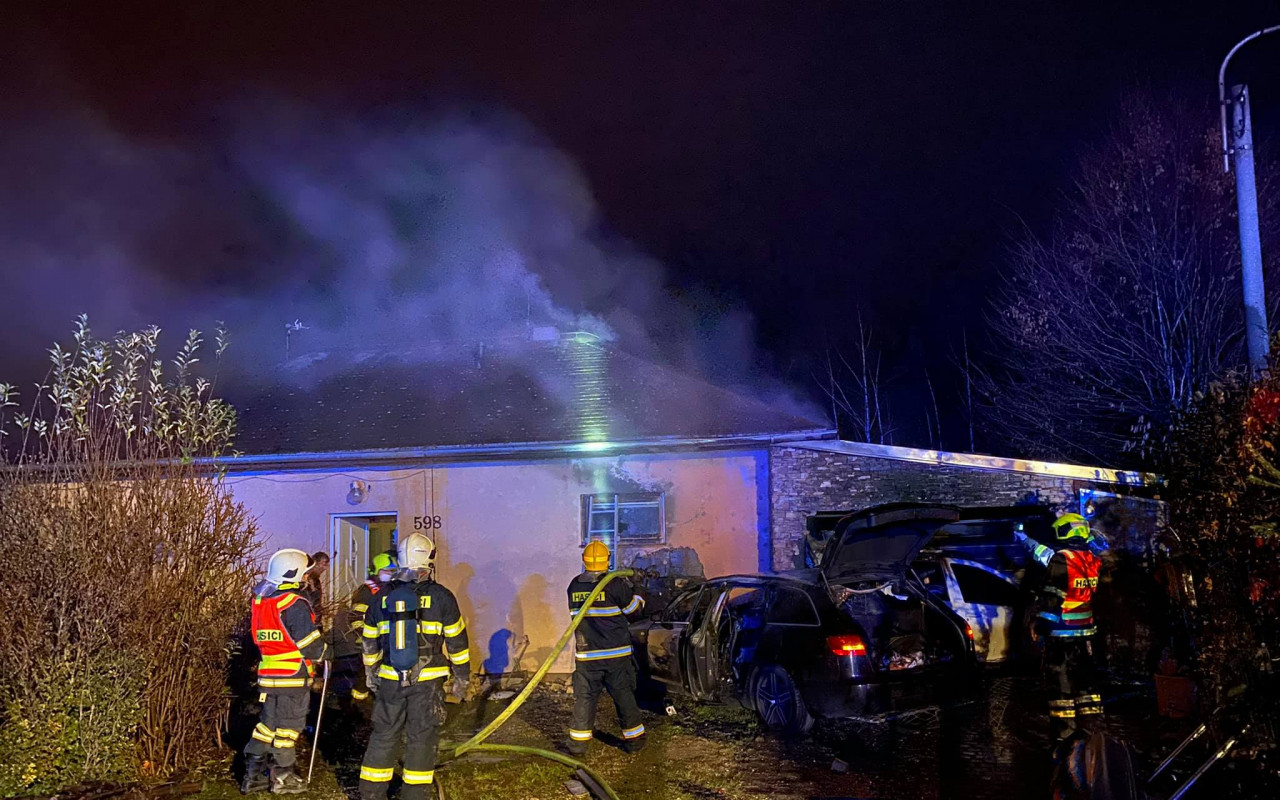 Pomoc rodině, které požár poškodil dům a zničil auto