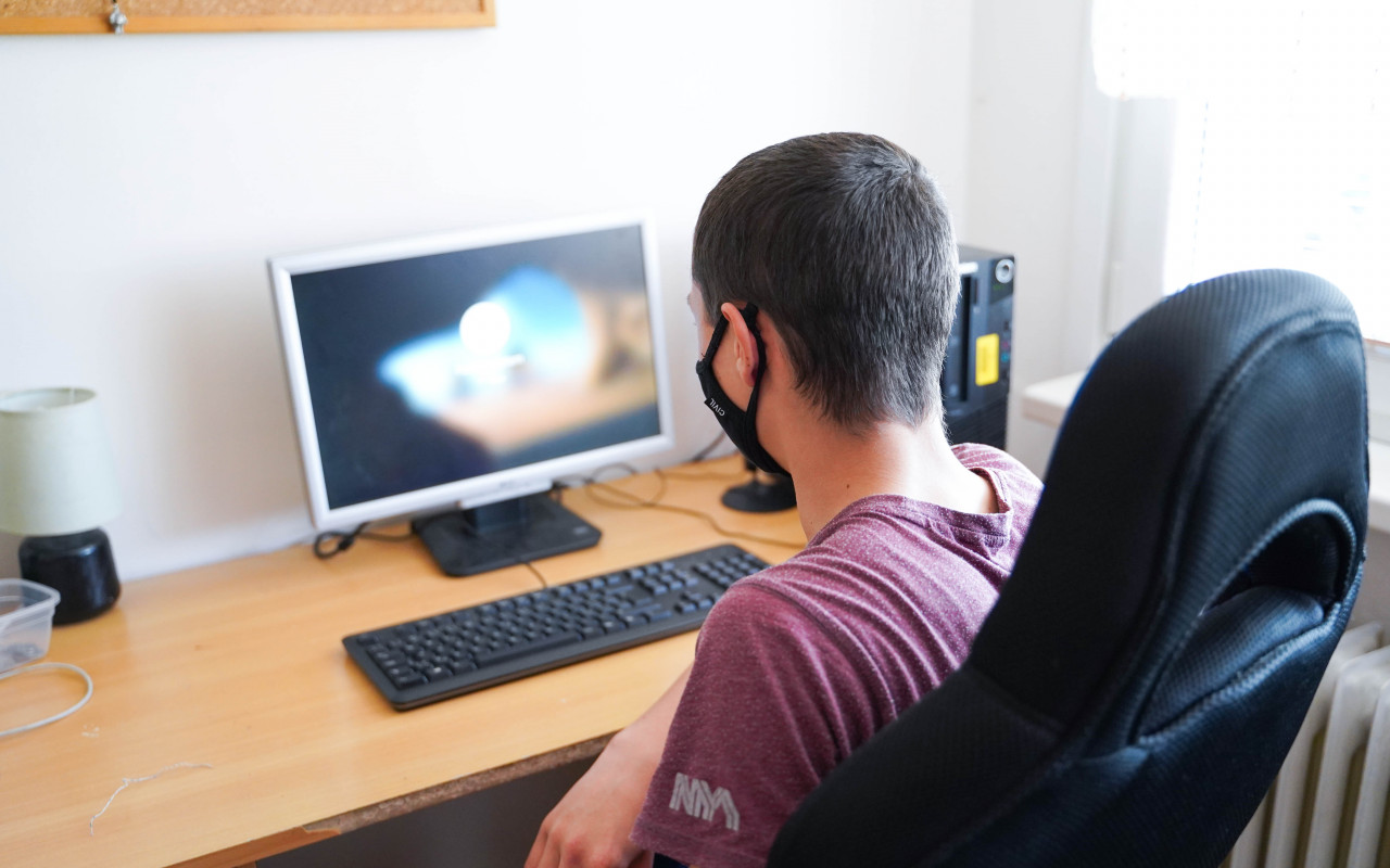 Počítače dětem  – zajistili jsme počítače ke studiu pro děti v nouzi