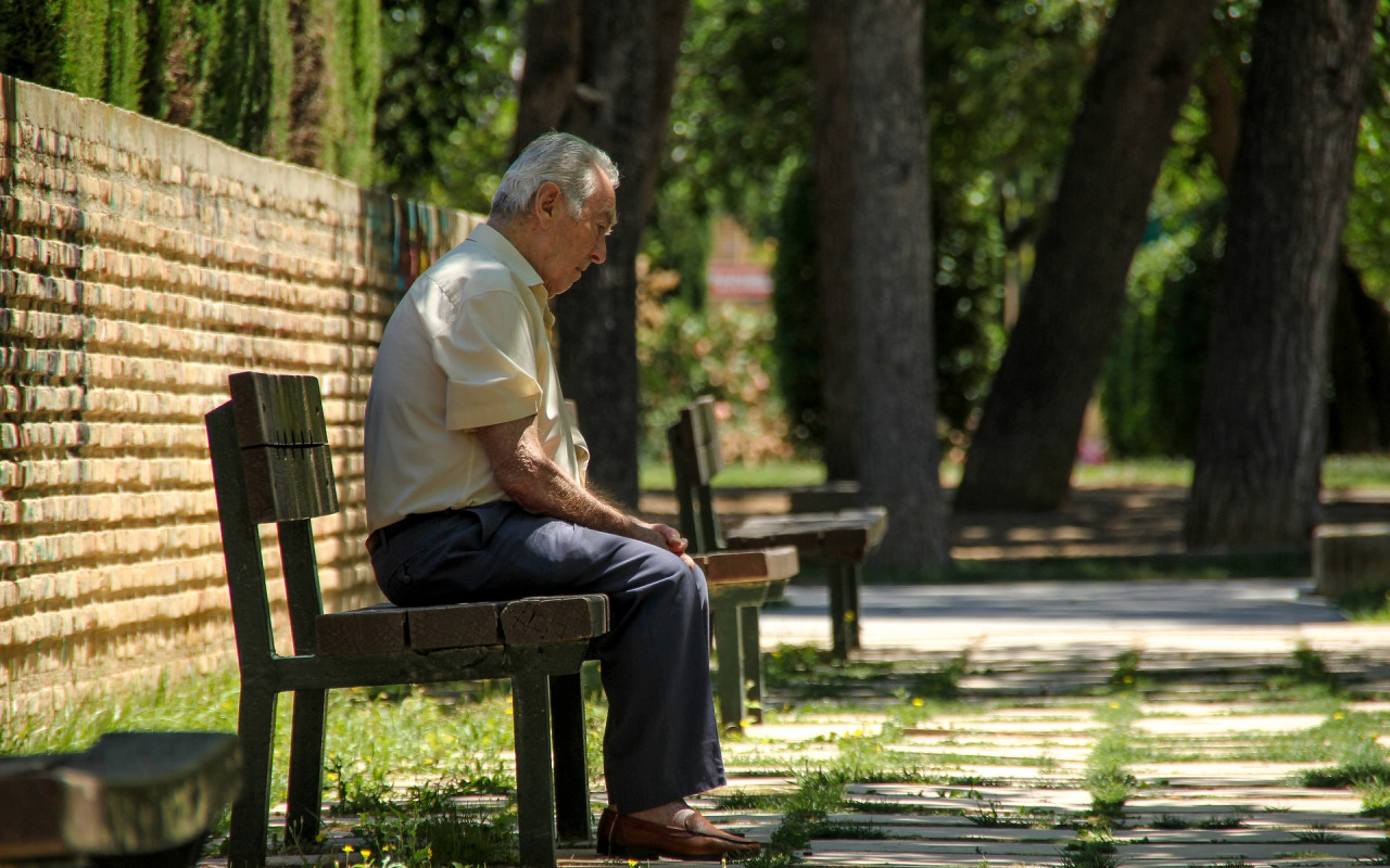 Dopřejme RADOSTNĚJŠÍ "cílovou rovinku" našim babičkám a dědům