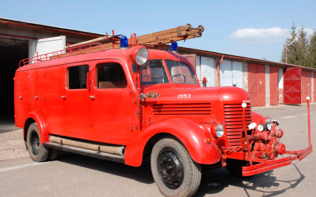 Sbírka na opravu motoru historického hasičského vozidla Praga RN