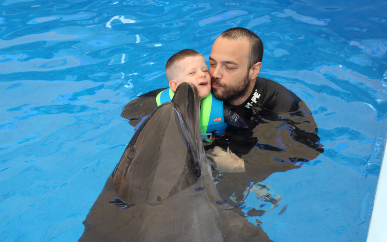 Přispěli jste na delfinoterapii pro bojovníka Sebíka