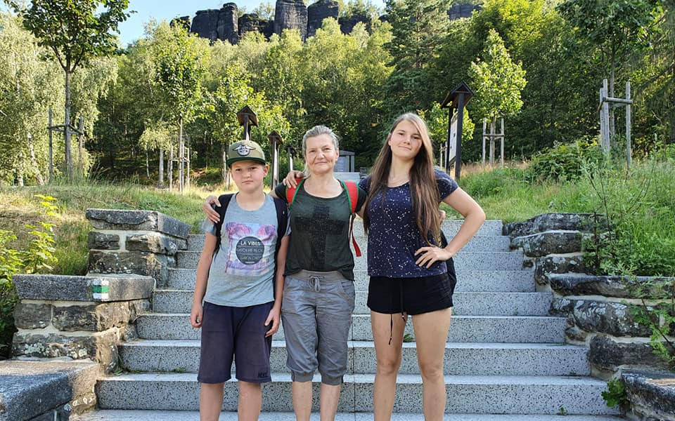 Motýl bez křídel - pomoc s uzdravením bolavé duše Sáry a s výdaji rodiny