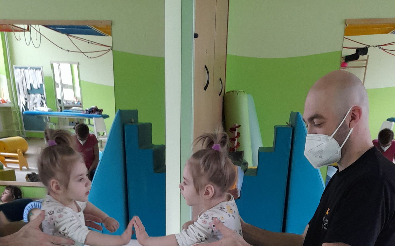Pro Sofinku na neurorehabilitace a pomůcky