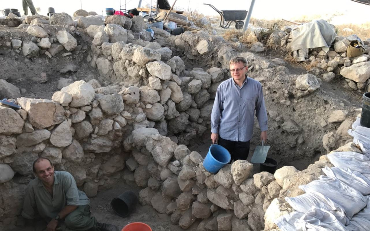Pomohli jste pětičlenné rodině po ztrátě táty antropologa a archeologa