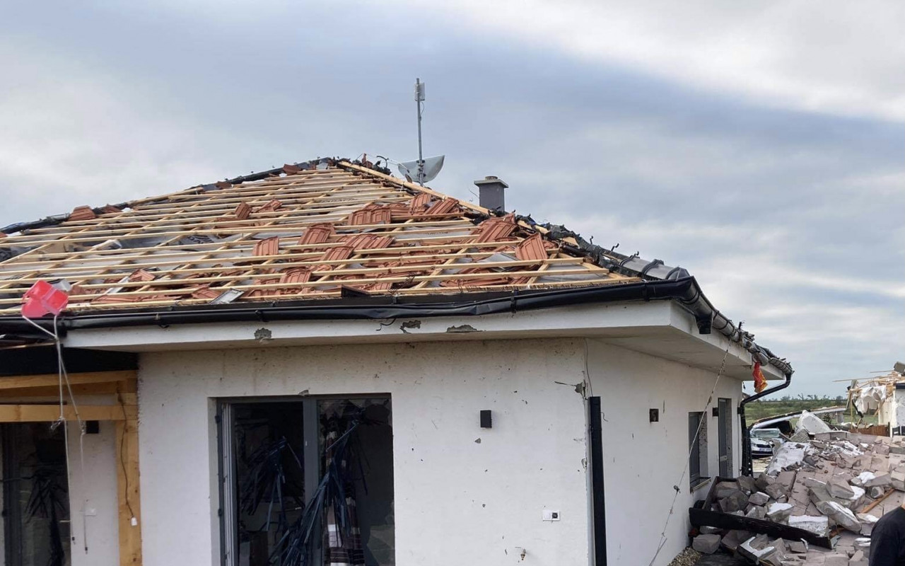 Pomoc rodině Konečných z Hrušek, kterým tornádo zničilo dům