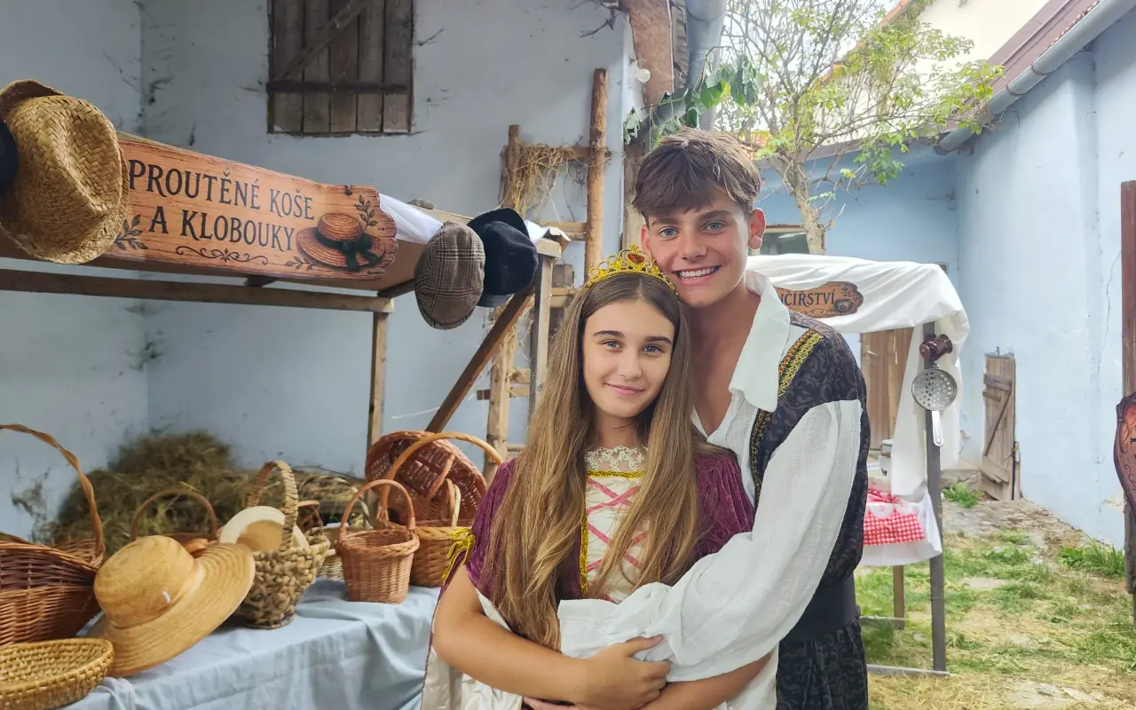Pomozte malým dětem vytvořit velkou pohádku