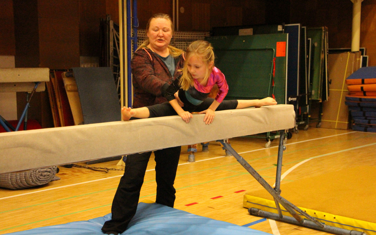 Proměňte starou dílnu na tělocvičnu pro gymnastky