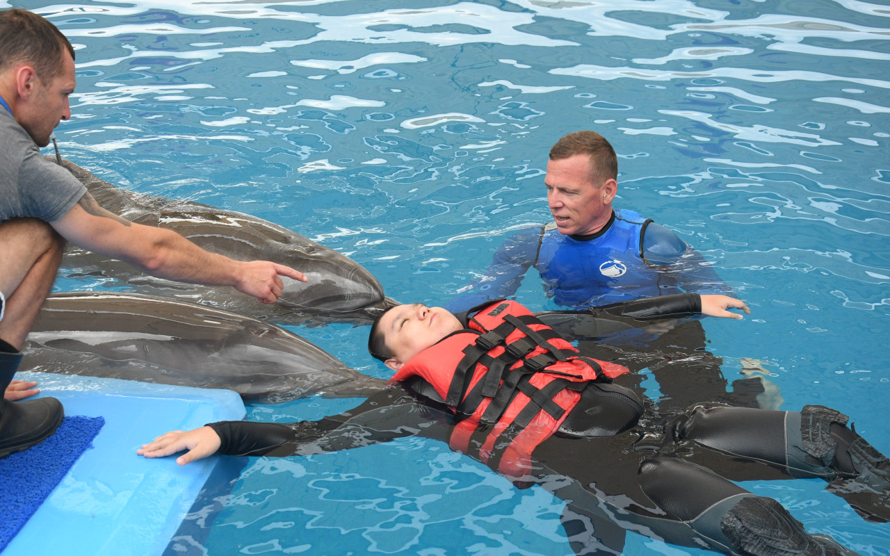 Naděje pro Zdenečka - delfinoterapie, neurorehabilitace
