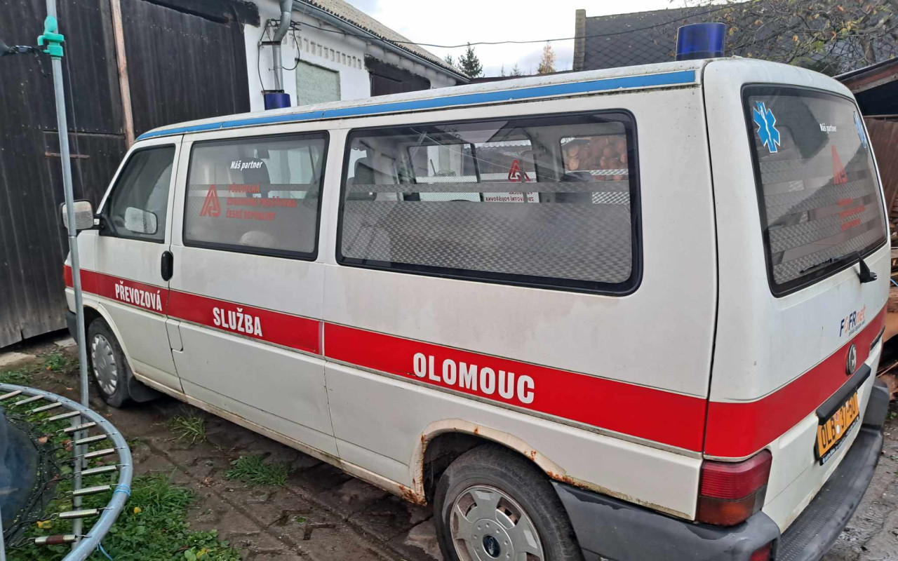 Sanitky pro ukrajinskou frontu