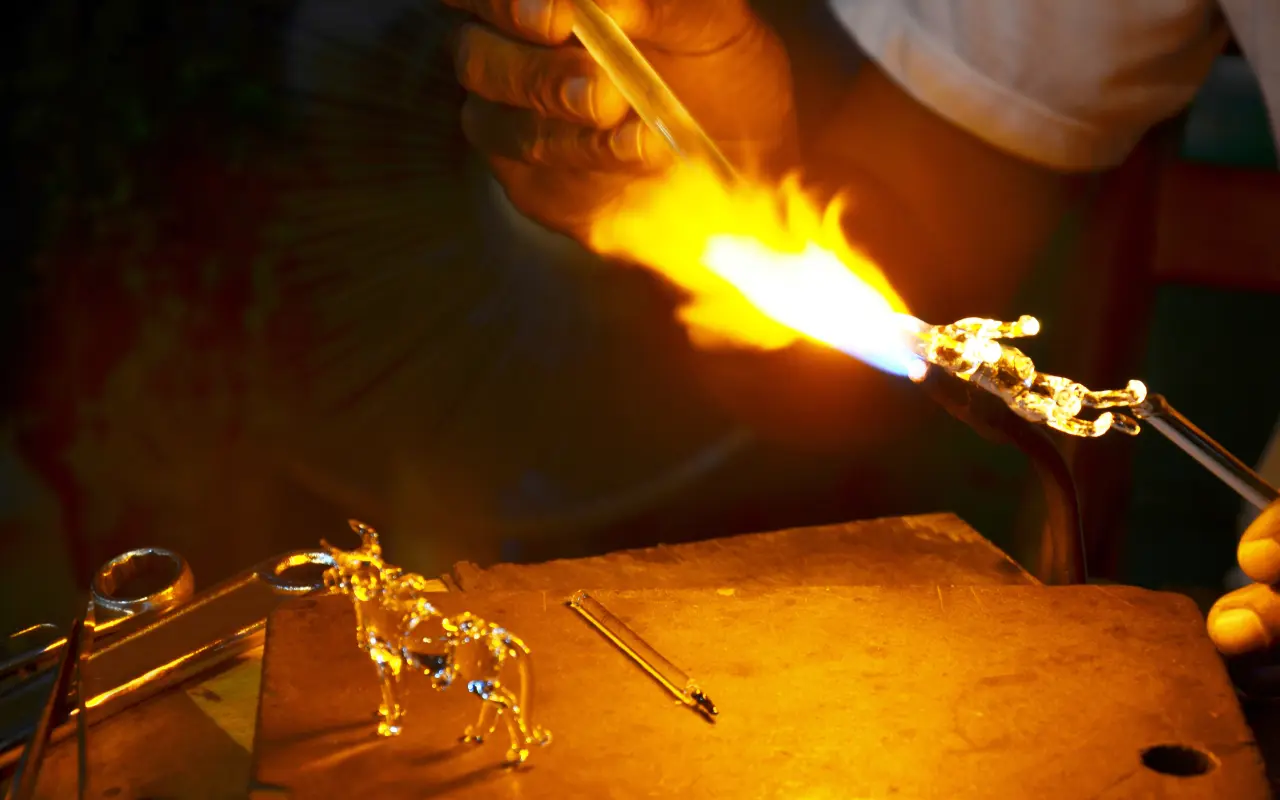 💎Obnovíme Českou tradici foukání skla netradiční formou.⚗️Zapoj se!