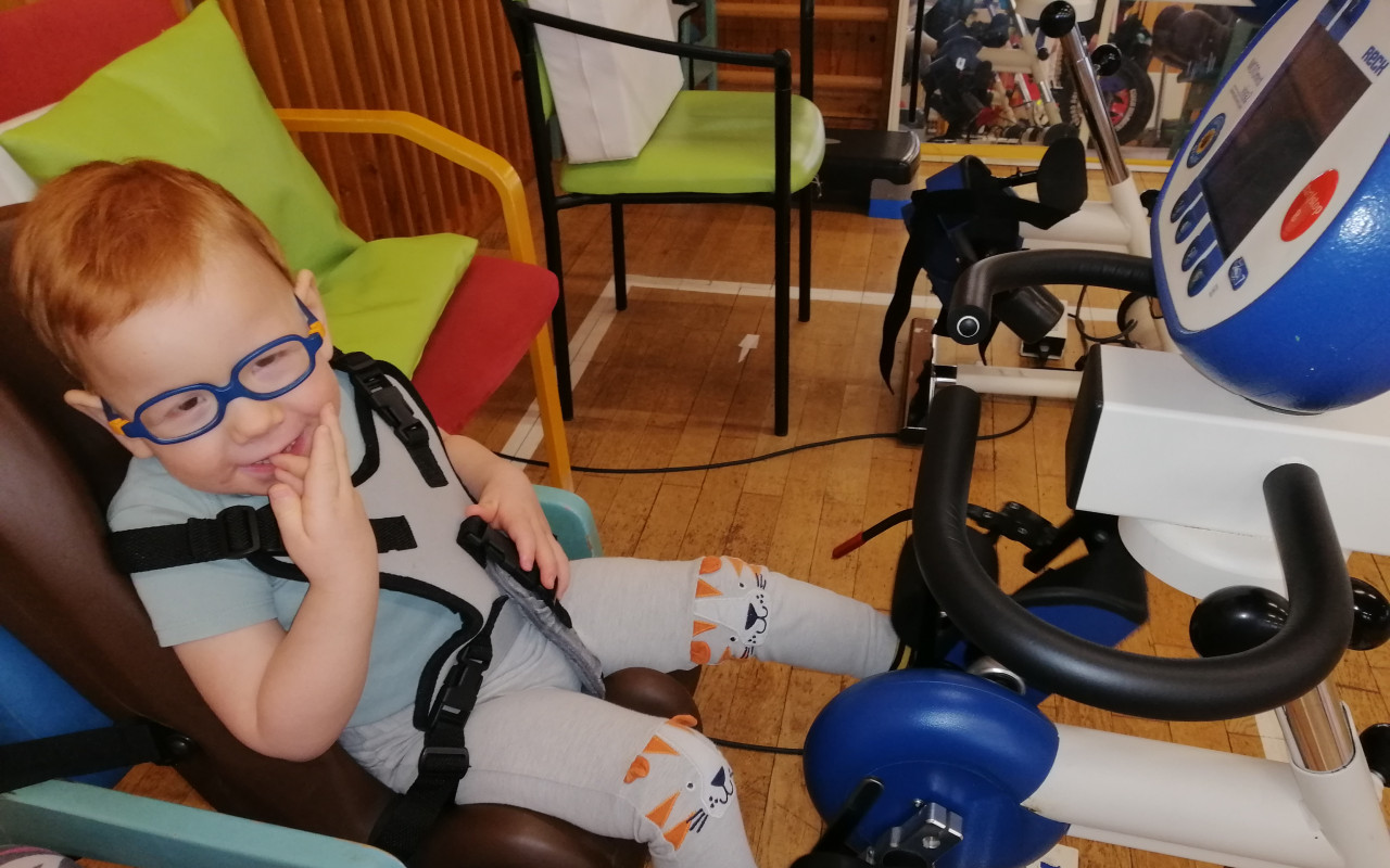 Davídkovi s DMO na auto s velkým kufrem a intenzivní neurorehabilitace