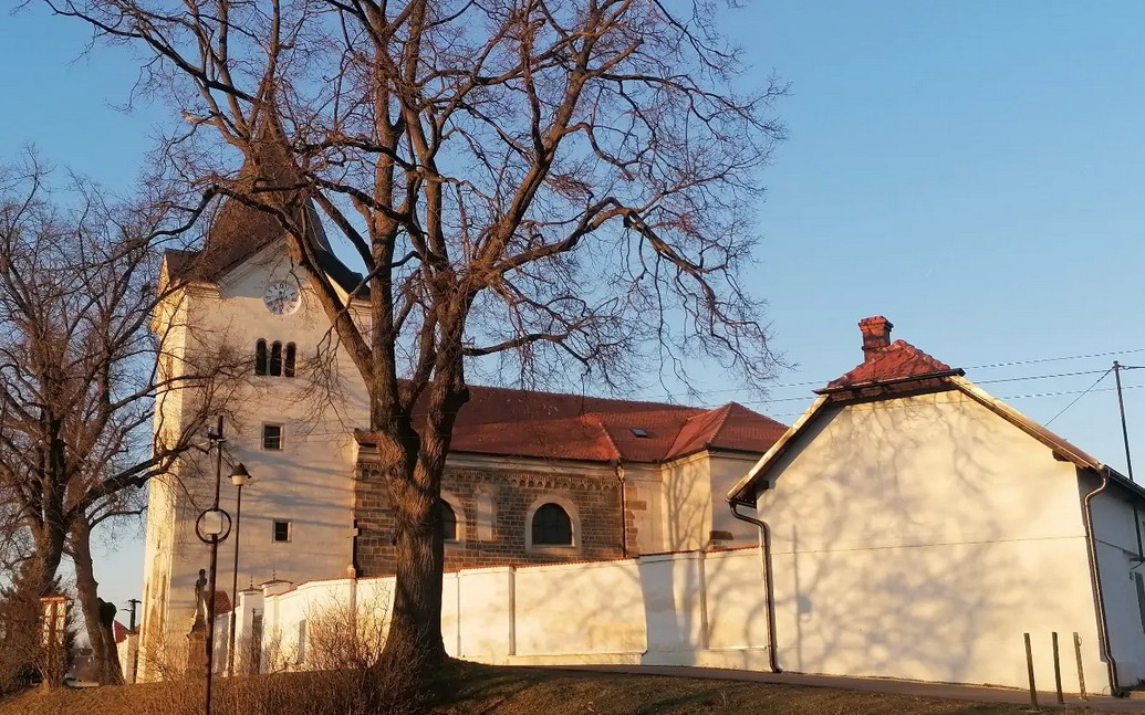 Pomohli jste přispět na elektronický pohon hodin ve věži kostela v obci Bořitov