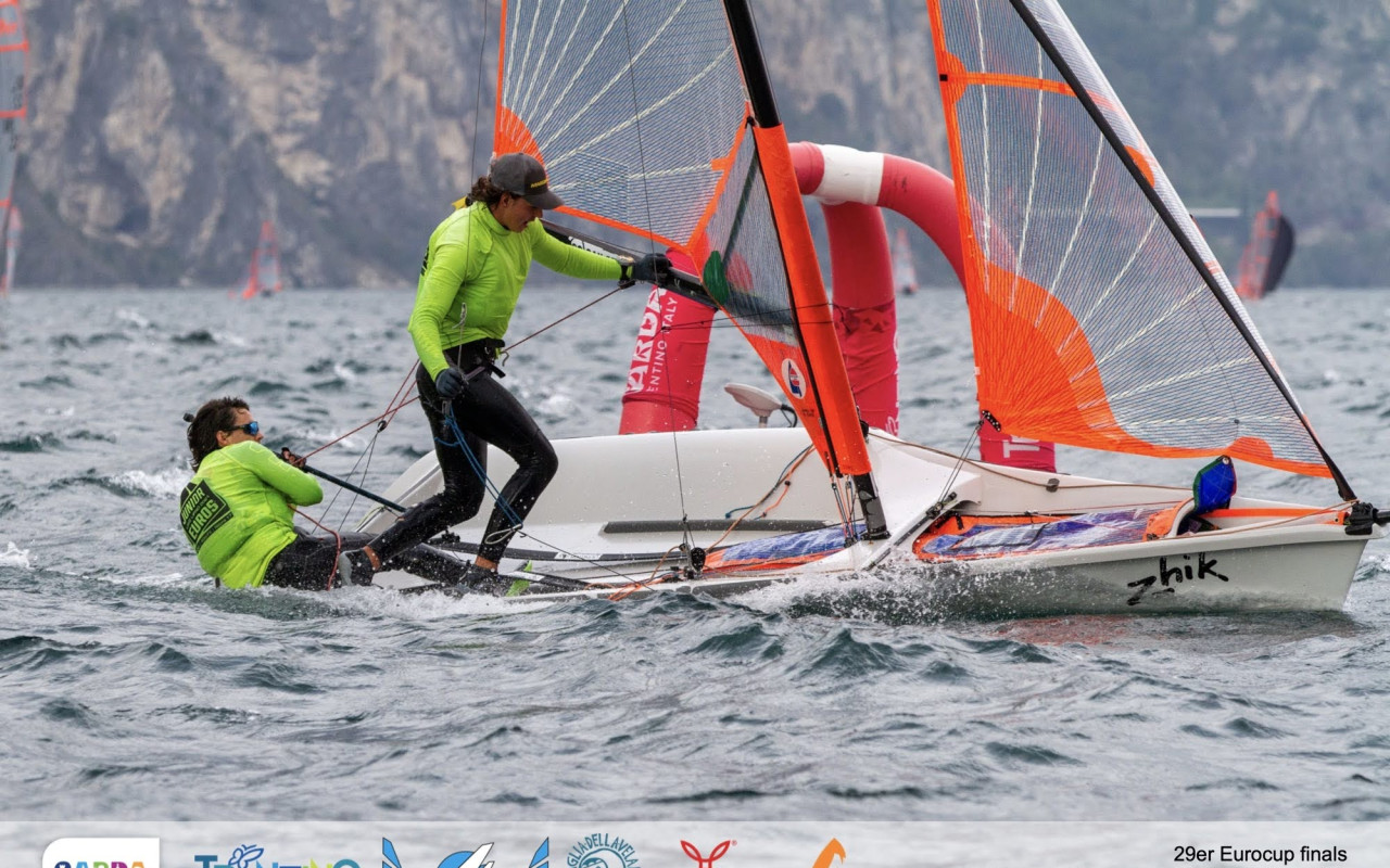 Nastartujte naši první sezónu na olympijské lodní třídě 49er!