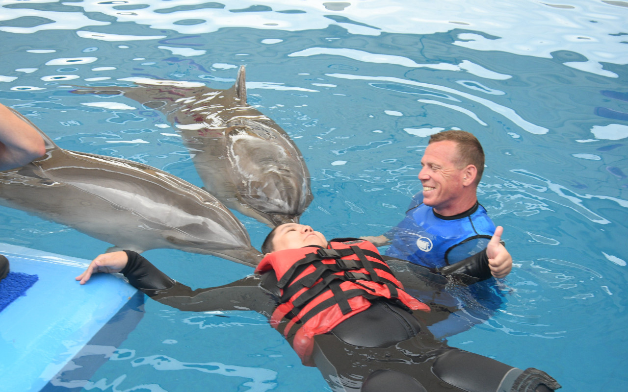 Naděje pro Zdenečka - delfinoterapie, neurorehabilitace