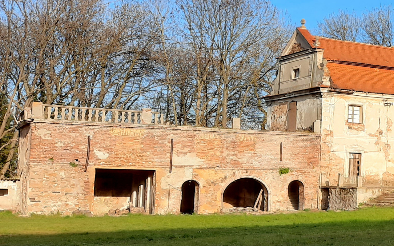 Záchrana kočárovny zámku Poláky