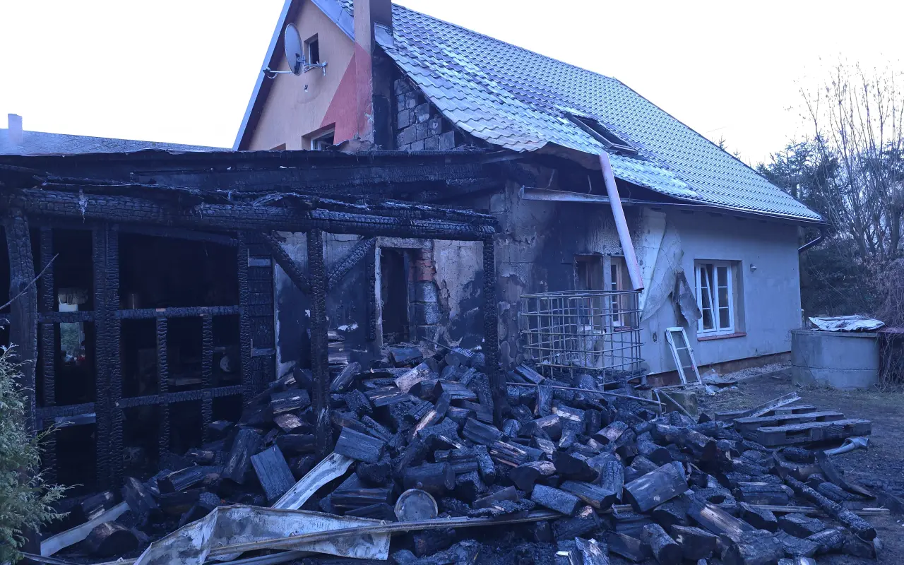 Pomohli jste Novákovým po požáru domu