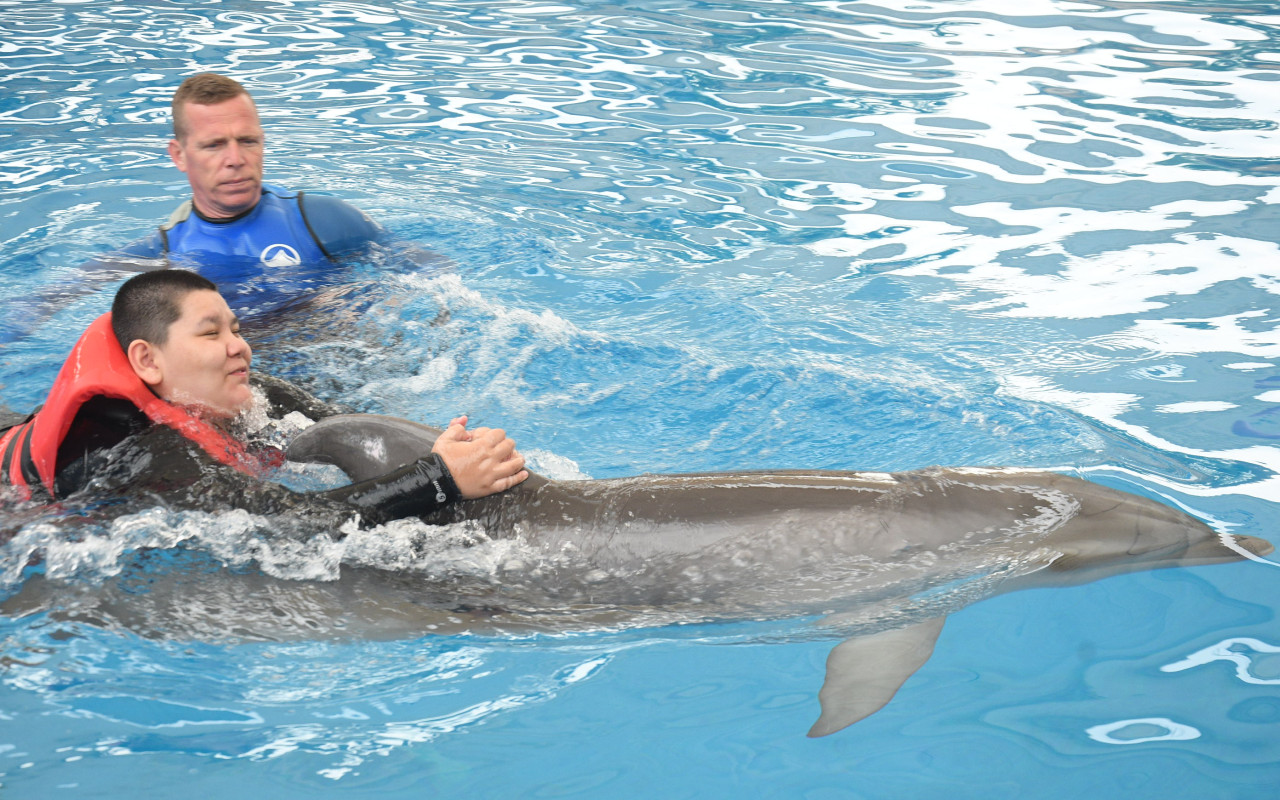 Naděje pro Zdenečka - delfinoterapie, neurorehabilitace