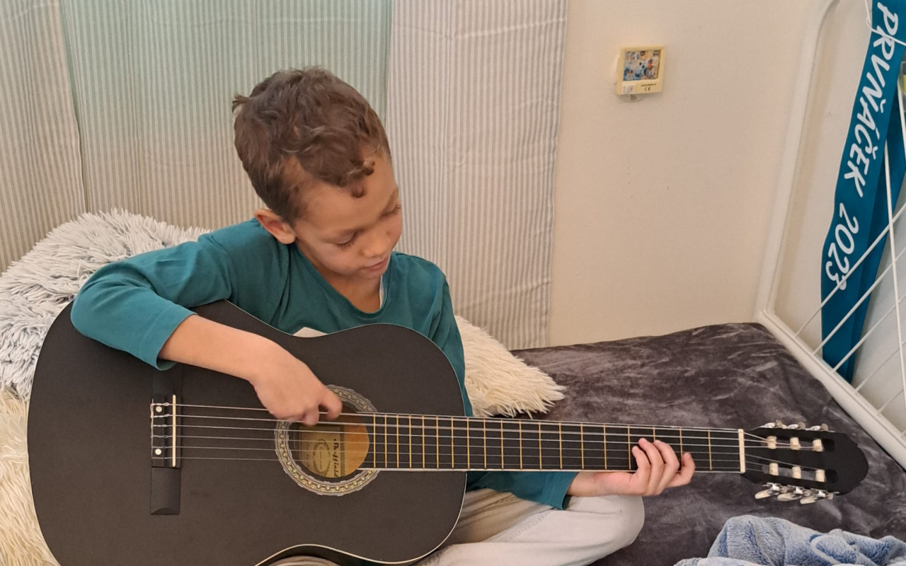 Pomoc mamince se synem, která ne vlastní vinou, nikdy nezažila normální život