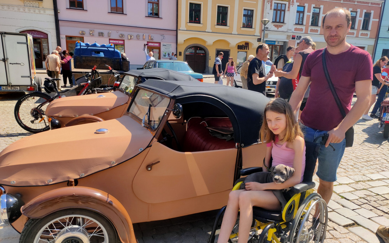 Složili jste se na unikátní ortézu na rameno pro Sárinku