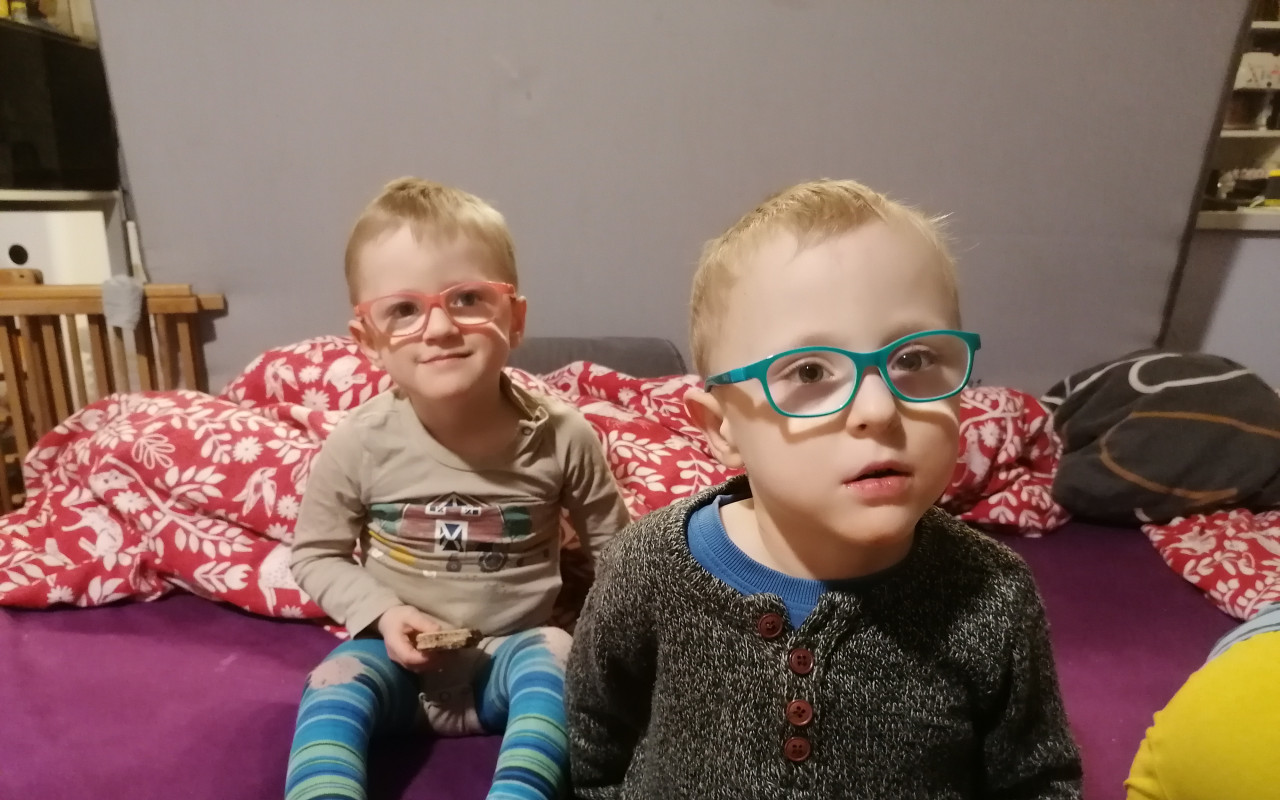 Pomozme Šimonkovi naučit se chodit, povídat a hrát si s ostatními dětmi