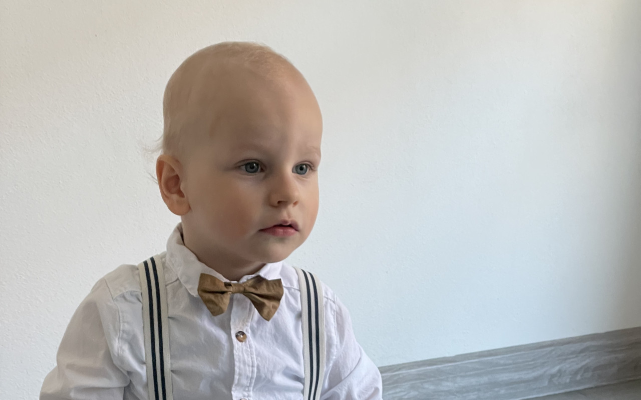 Eliáš potřebuje slyšet