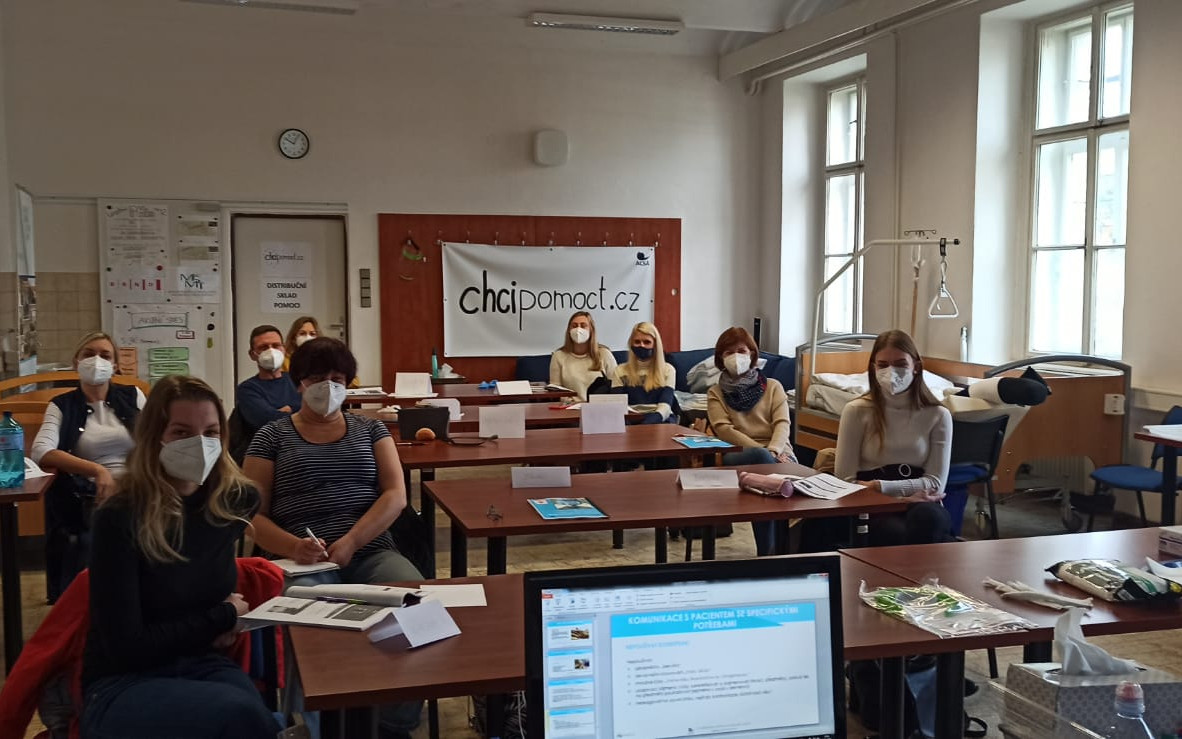Pomozte připravit dobrovolníky do nemocnic a sociálních služeb