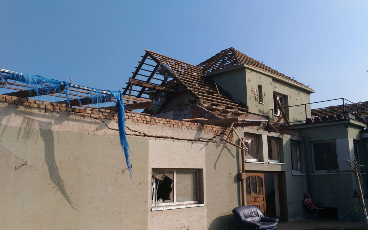 Sbírka pro Čapkovi na opravu domu zničeného tornádem