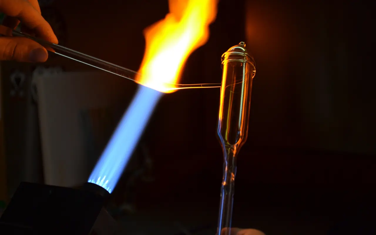 💎Obnovíme Českou tradici foukání skla netradiční formou.⚗️Zapoj se!