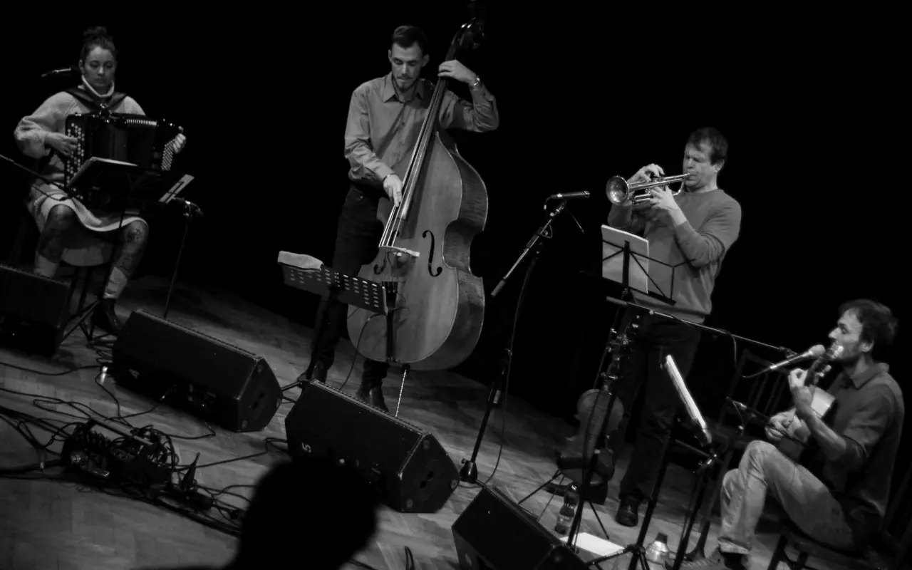 jan běťák & hosté / jazykem květin - podpořte vydání nového CD