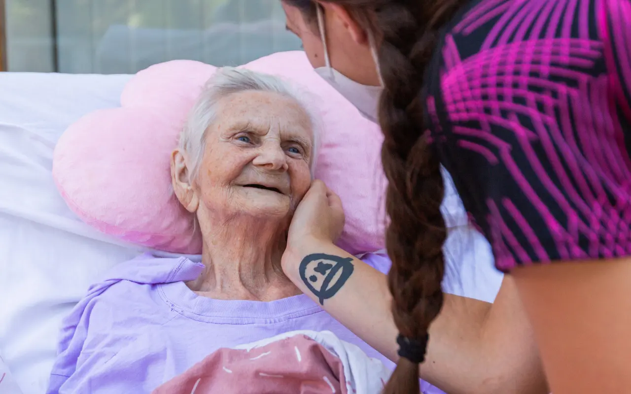 Snoezelen terapie: Darujte seniorům klid, kontakt a úlevu