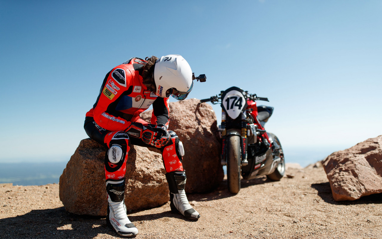 PLNÁ 6 - filmový dokument o motocyklové vášni pro "roadracing"
