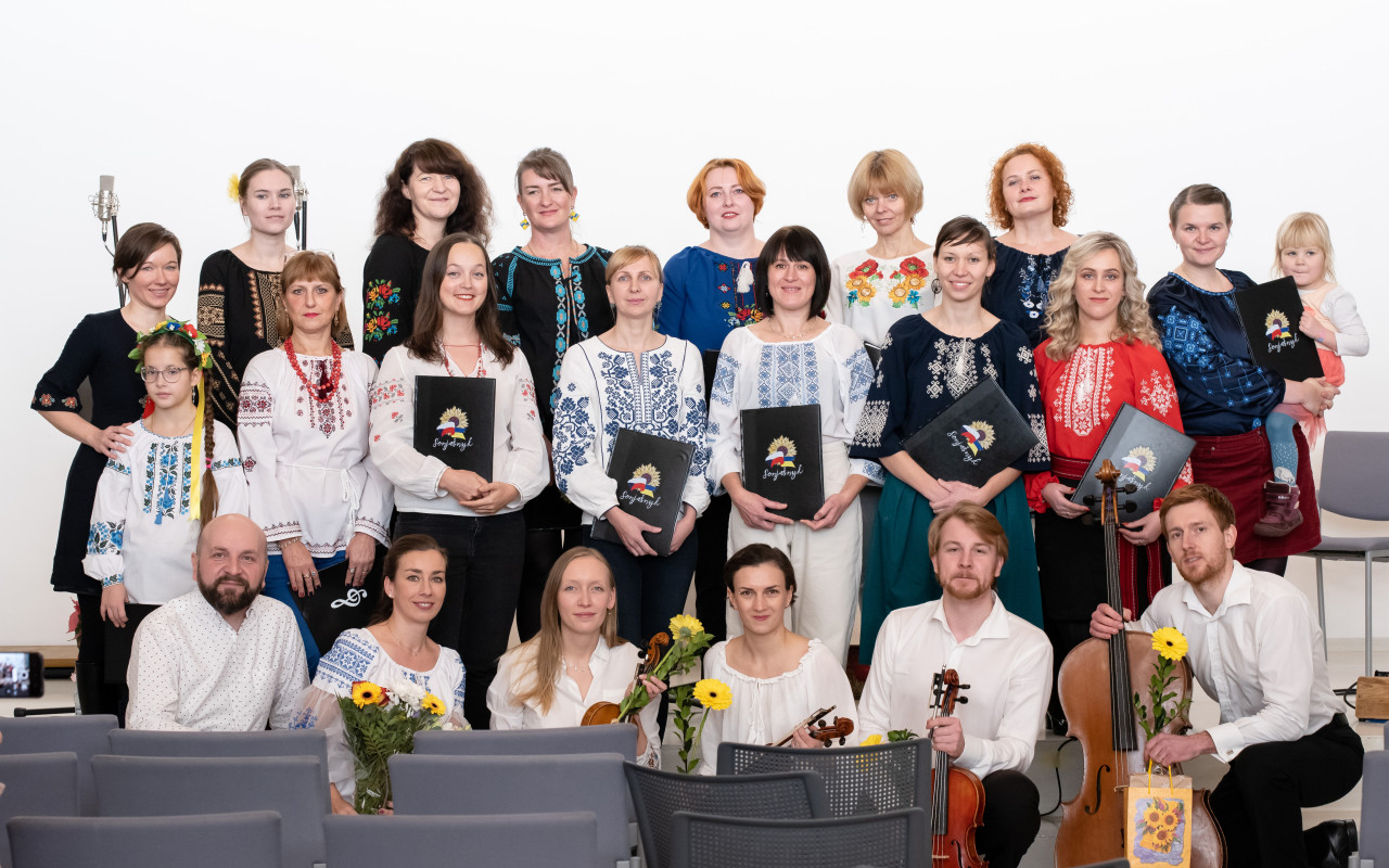 Pomohli jste vydat CD a natočit dokument Sonjašnyk ve filmu 🌻