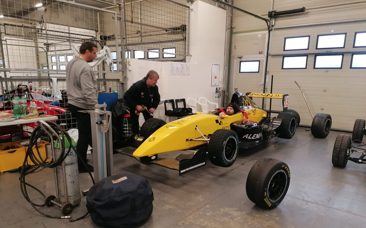 Dostaňme české Formulové závodníky do mezinárodních sérií!