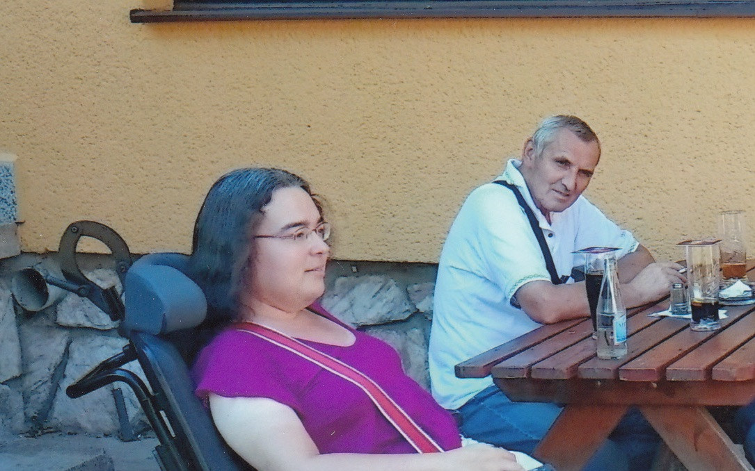 Bez asistence se Monika s SMA neobejde. Pomůžeme jí?