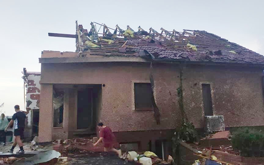 Pomohli jste rodině Talábových v Hruškách, kterým tornádo zdevastovalo dům