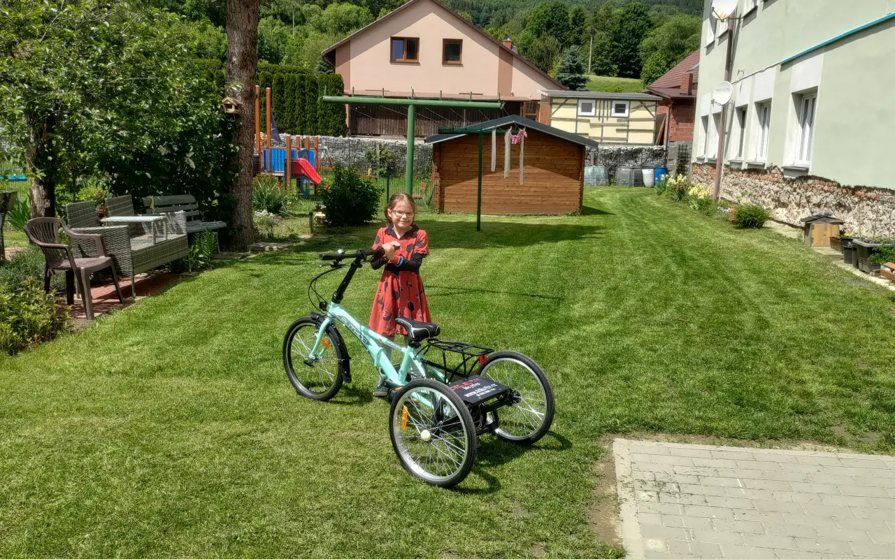Baruška si přeje jezdit na kole a Vy můžete pomoci