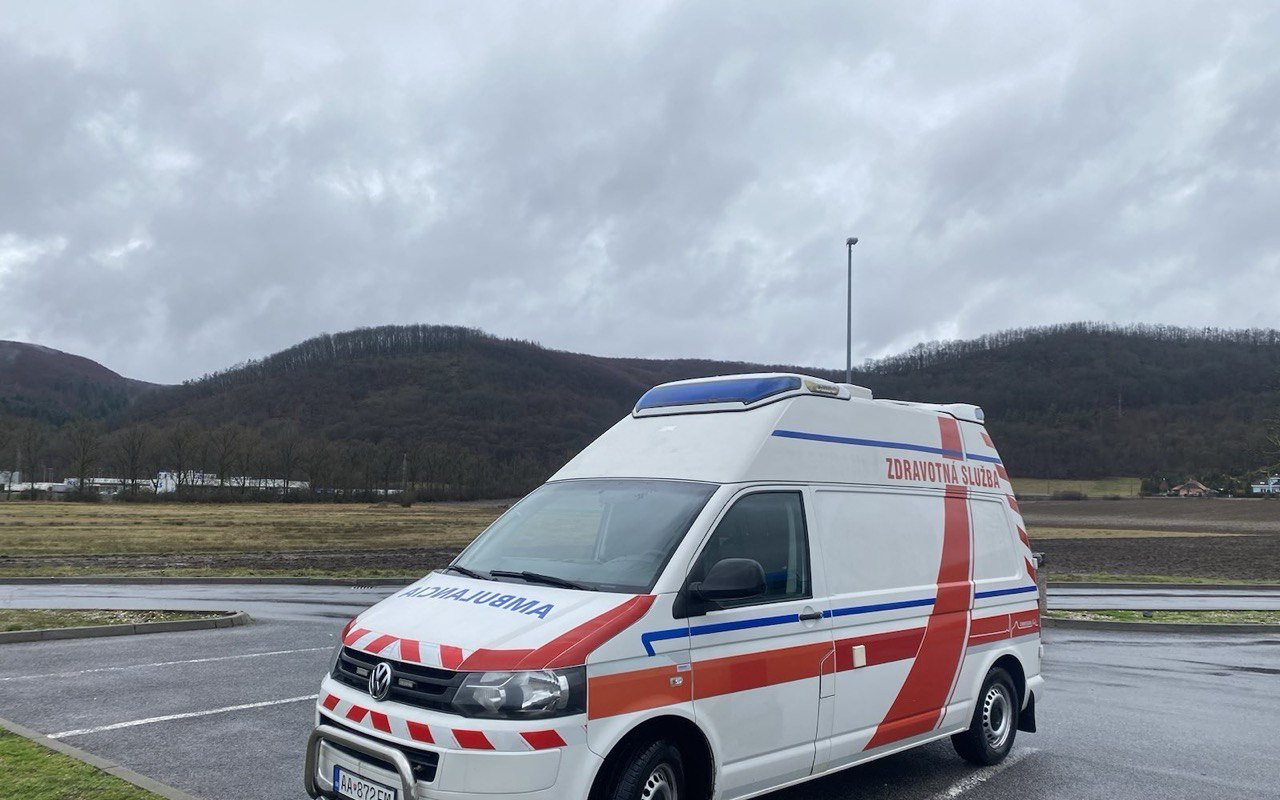 Složili jste se na sanitky pro zdravotníky na frontu