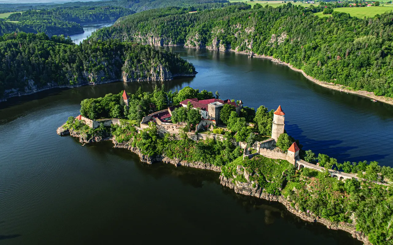 Dárková kniha Vltava z nebe – podpořte knihu ke 150. výročí Smetanovy Vltavy!