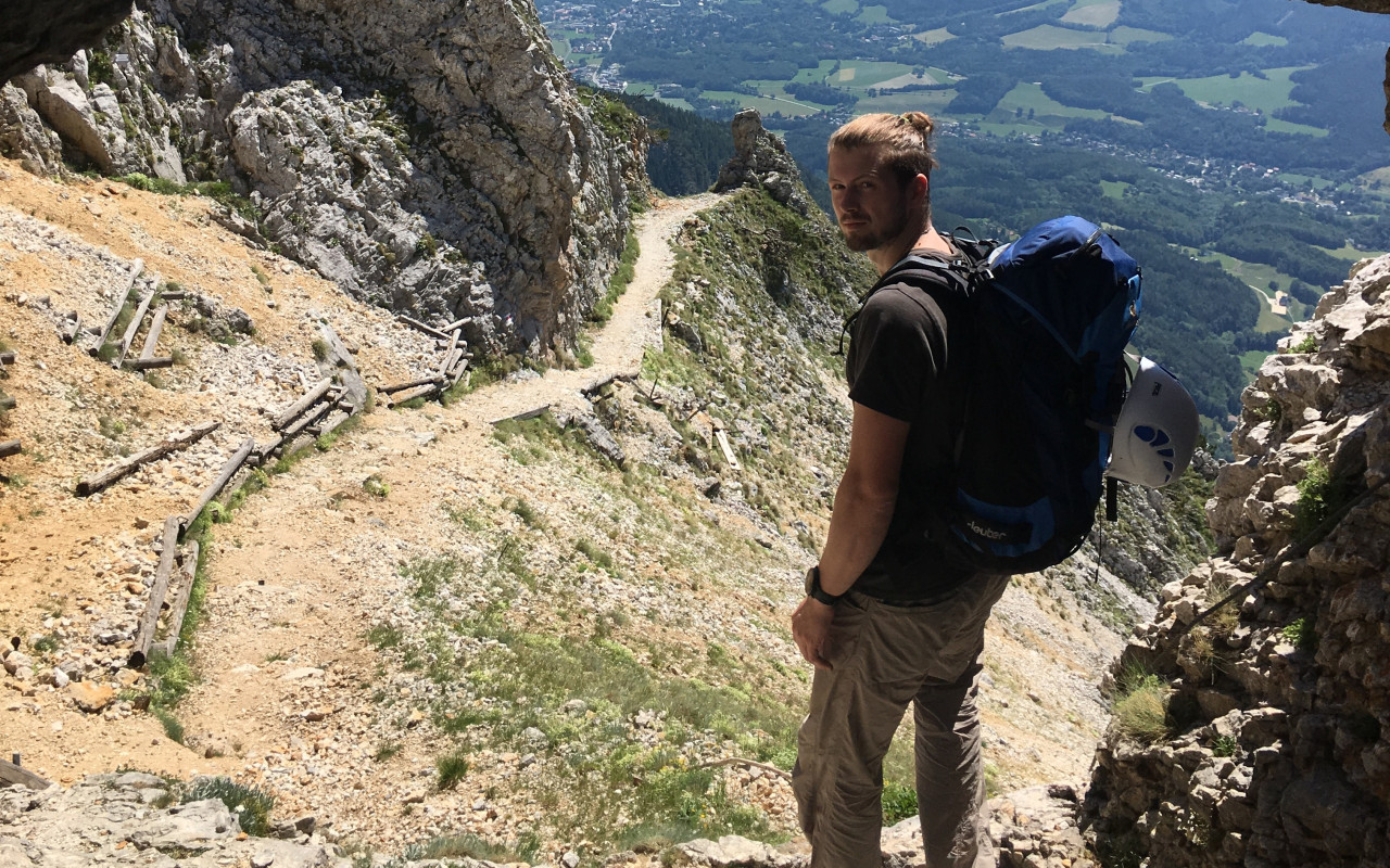 Kniha Honý a já, příběh lásky a podpora pro stavbu jurty