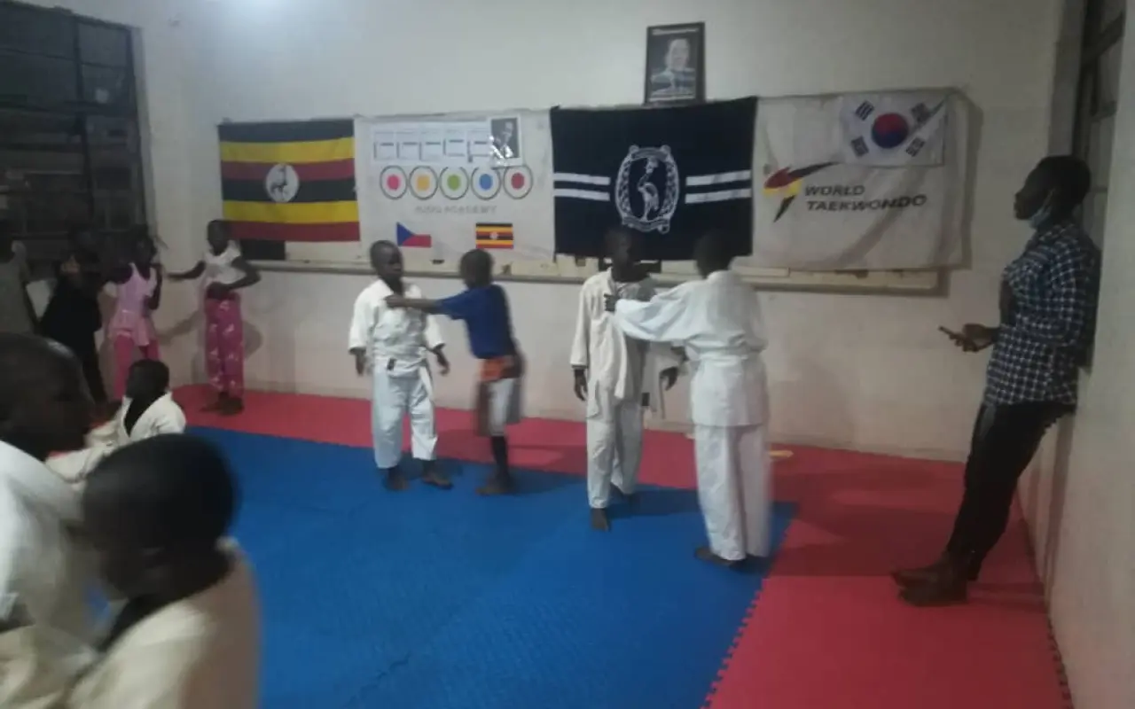 Dovezli jste kimona dětem v Ugandě