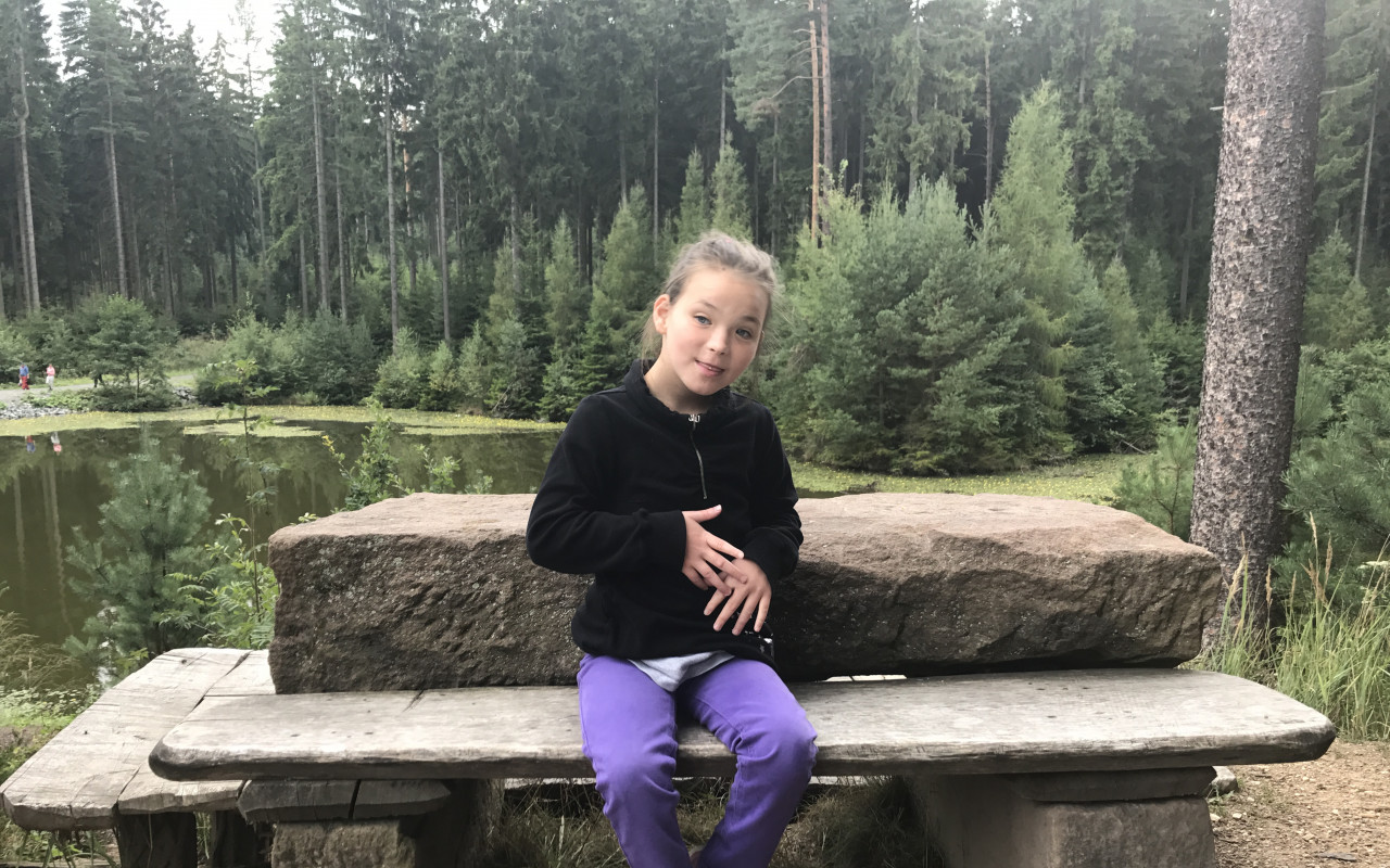 Přispěli jste Adriance na speciální ortézy, aby dokázala sama chodit