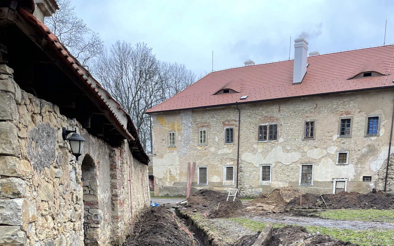Pomozte zbudovat sociální zařízení ve františkánském klášteře v Hájku