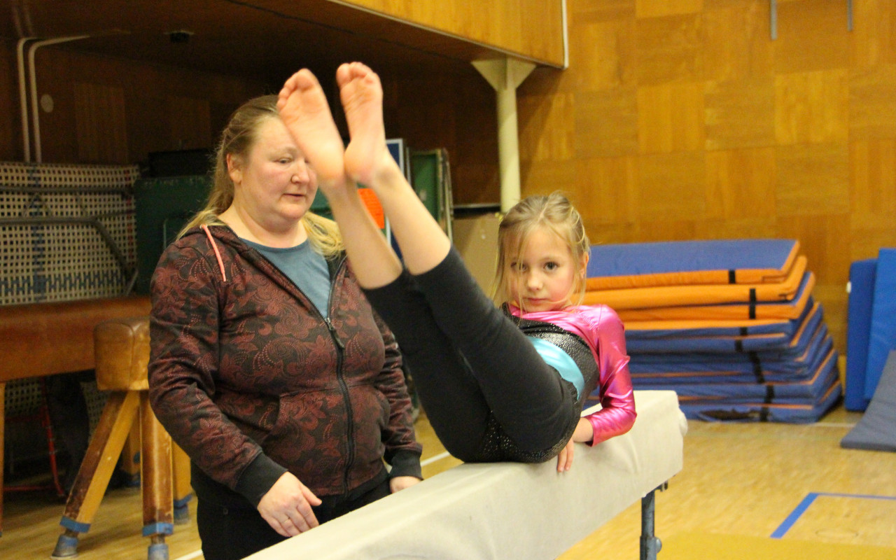 Proměňte starou dílnu na tělocvičnu pro gymnastky