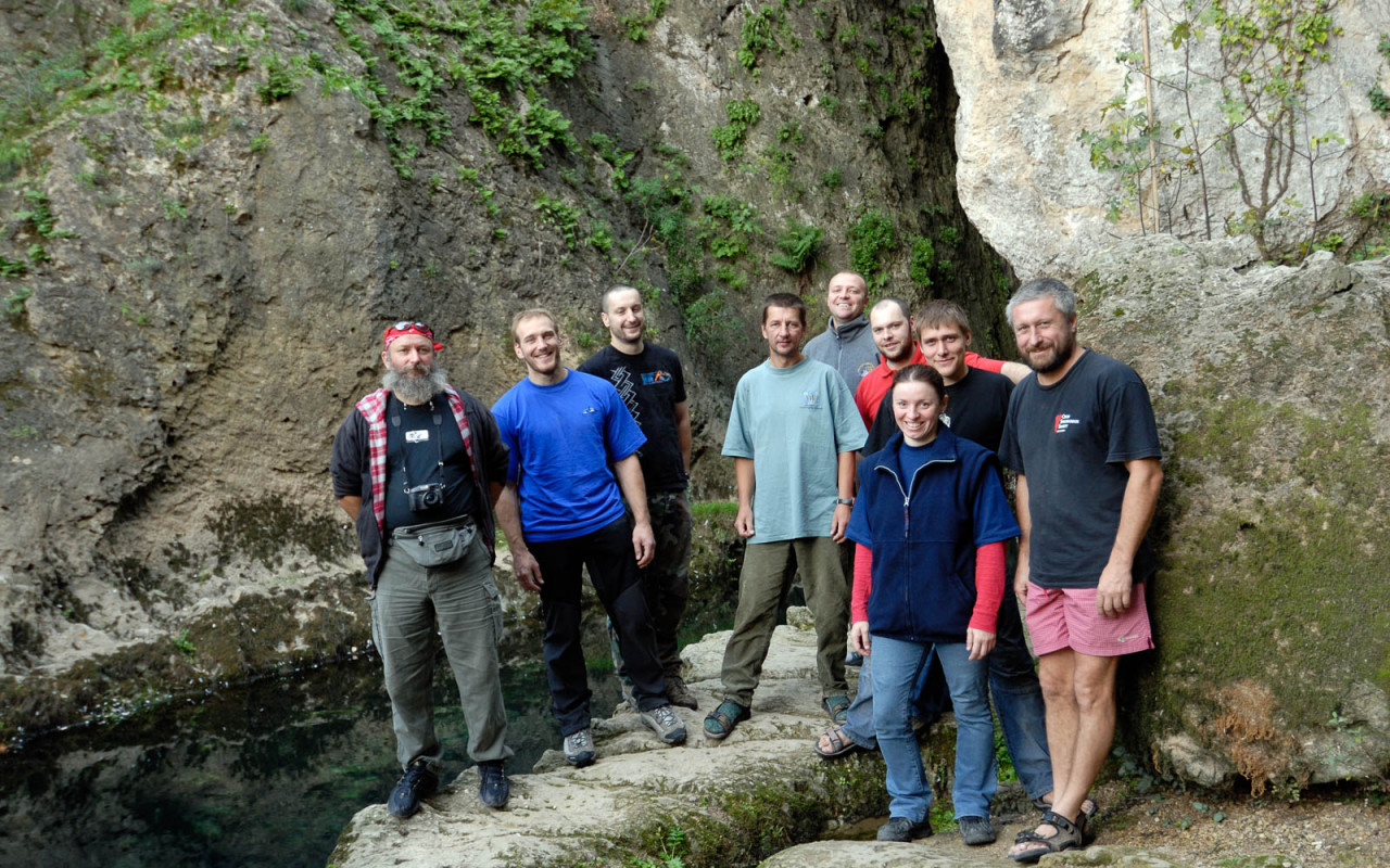 Do Hlubin - dokumentární snímek o speleologii a muži, který ji věnoval celý život