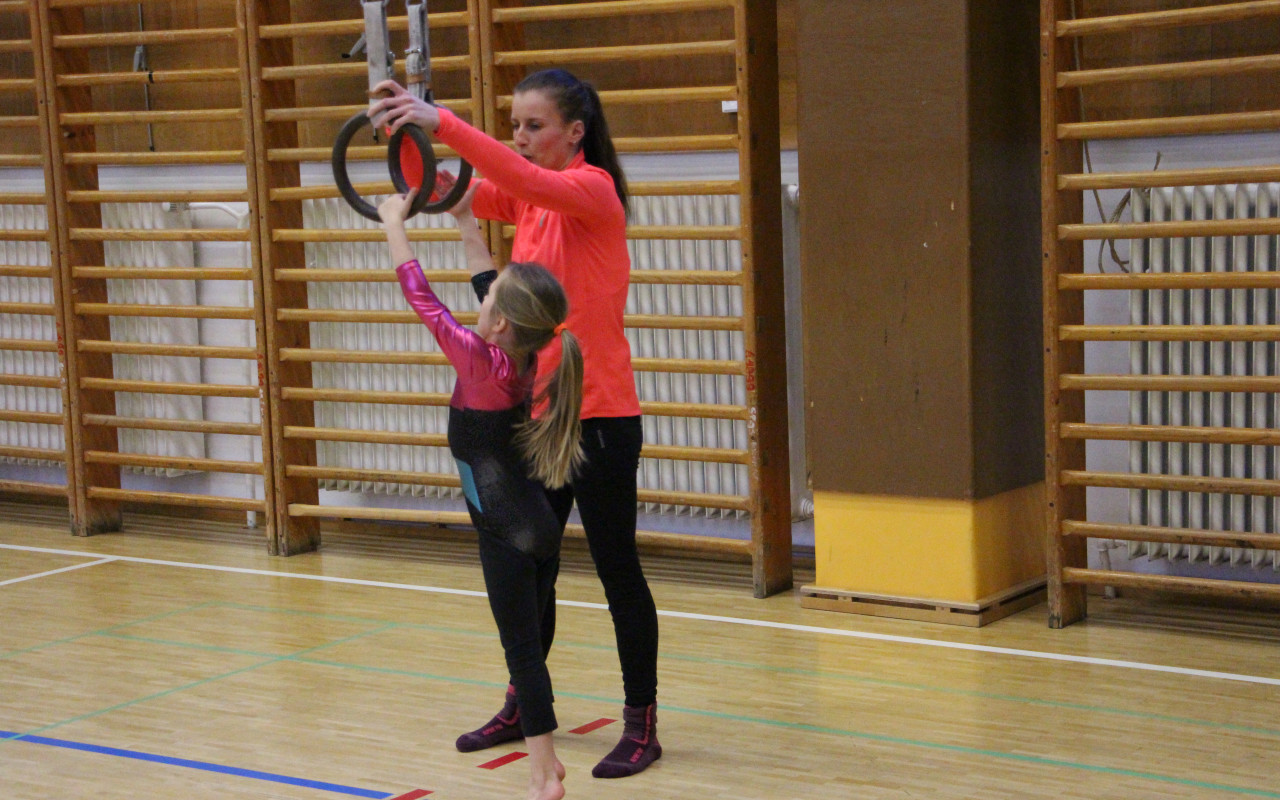 Proměňte starou dílnu na tělocvičnu pro gymnastky