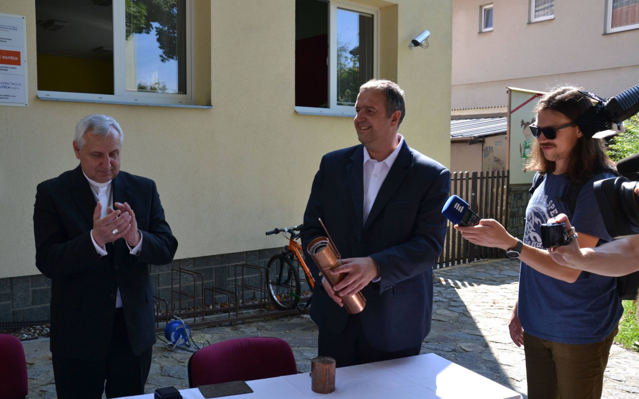 Nové svatovojtěšské hodiny rozsvítí levý břeh Vltavy v Českých Budějovicích